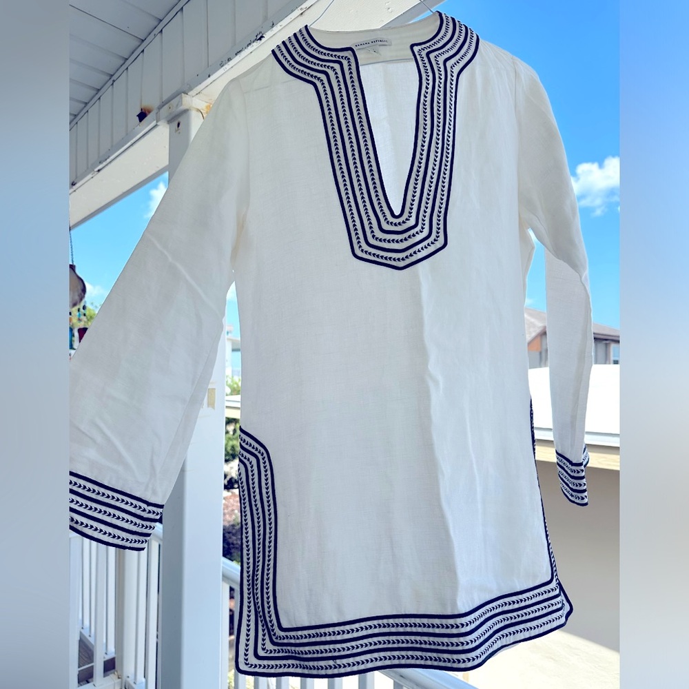 Banana Republic Tunic with Navy embroidery